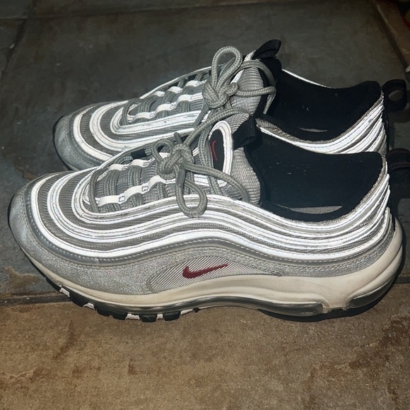 Big Boys size 6.5 Nikes - Picture 2 of 5